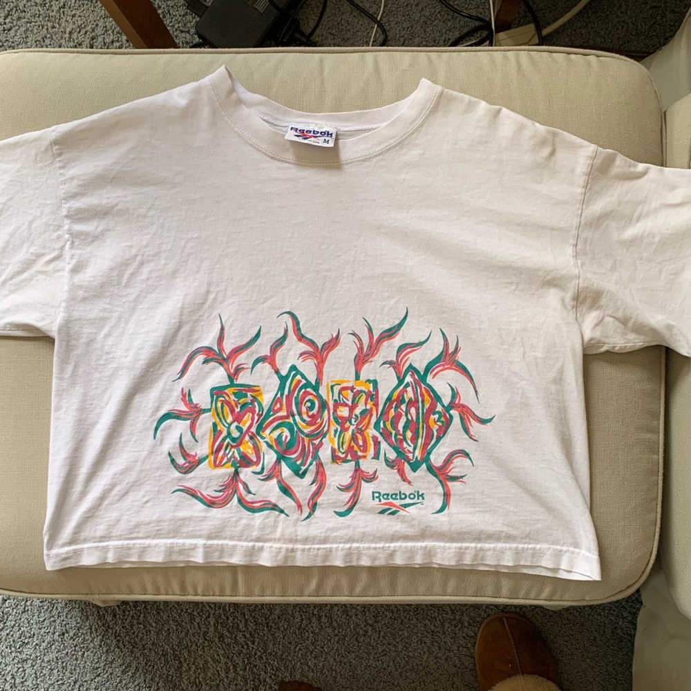 Vintage Women’a Reebok 90’s graphic design cropped tee size M